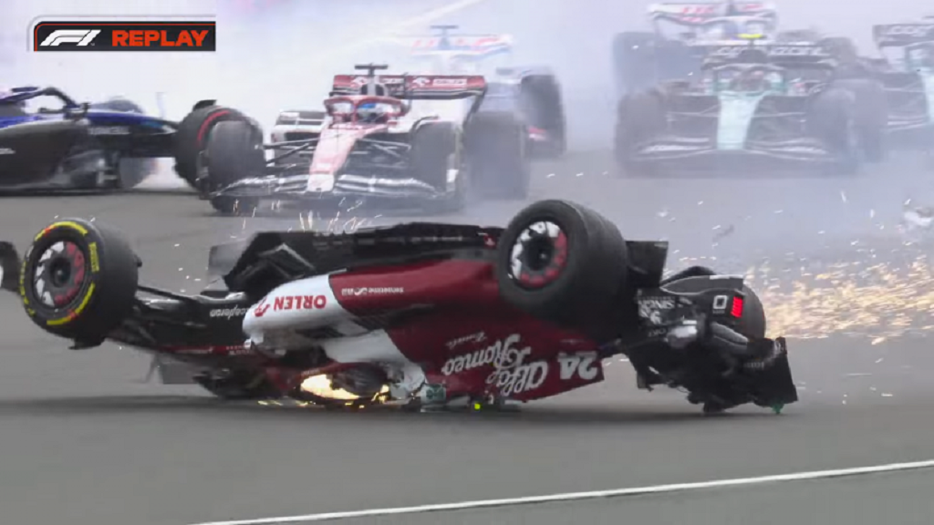 Csou karcolásokkal élte túl az F1 történetének egyik legnagyobb bukását